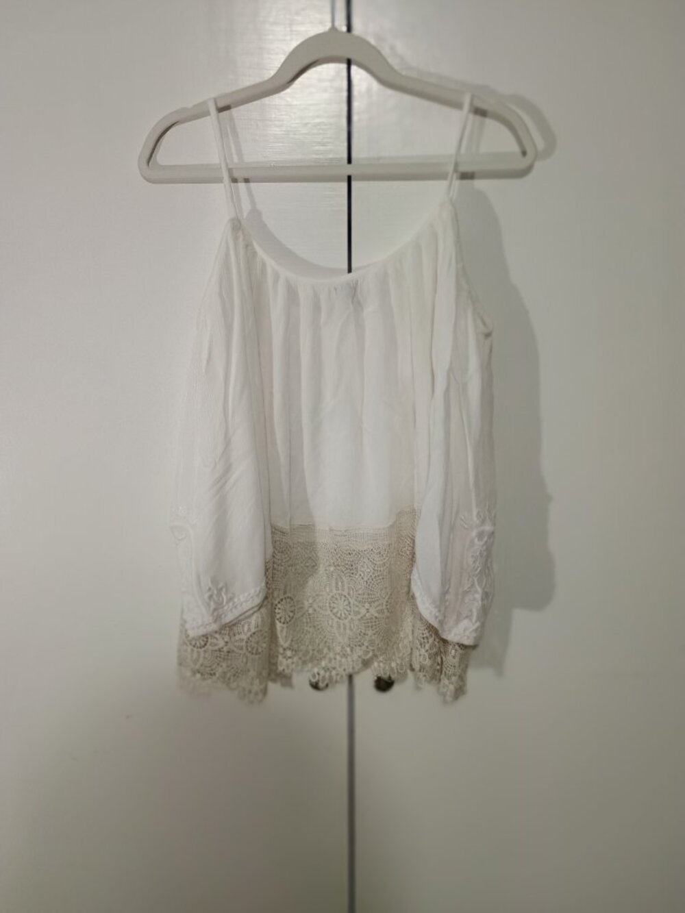 Ecote Urban Outfitters White Boho Cold Shoulder Crochet Lace Embroidered Blouse - Picture 3 of 10